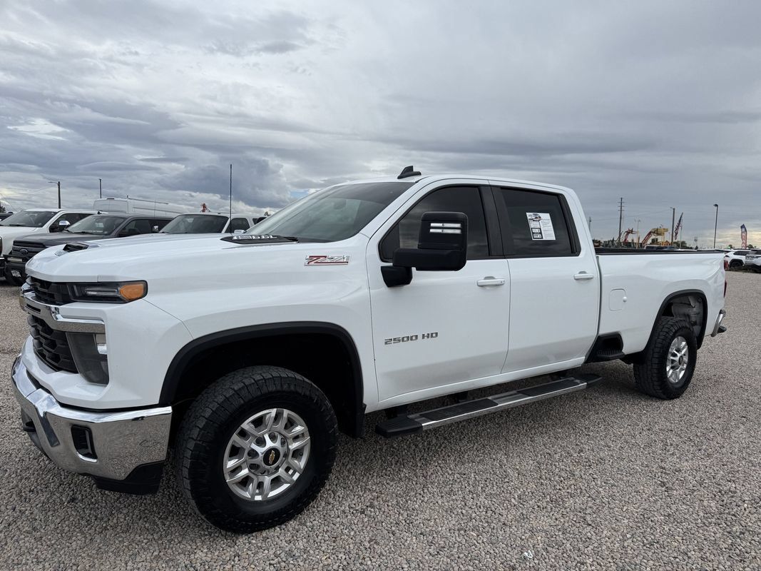 Used 2024 Chevrolet Silverado 2500 LT w/ Convenience Package AWD/4WD image 4