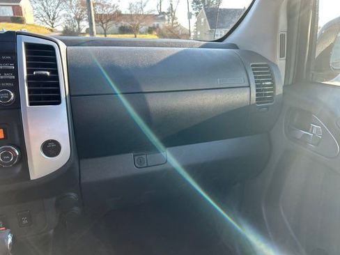 Used 2013 Nissan Frontier PRO-4X image 30