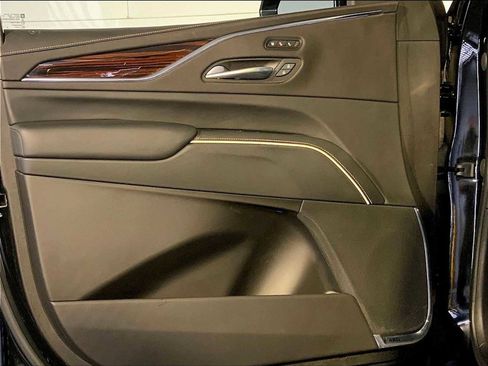 Used 2023 Cadillac Escalade Premium Luxury image 25