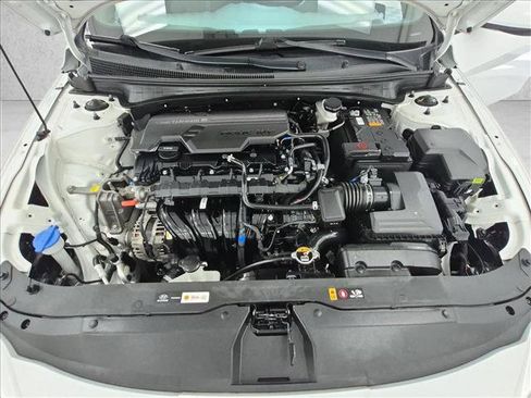 Used 2024 Hyundai Elantra SE FWD image 25