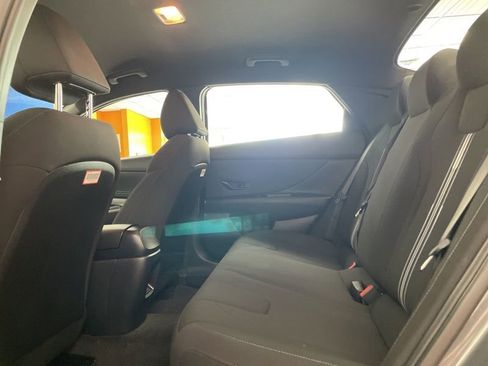 Used 2025 Hyundai Elantra SEL FWD image 15