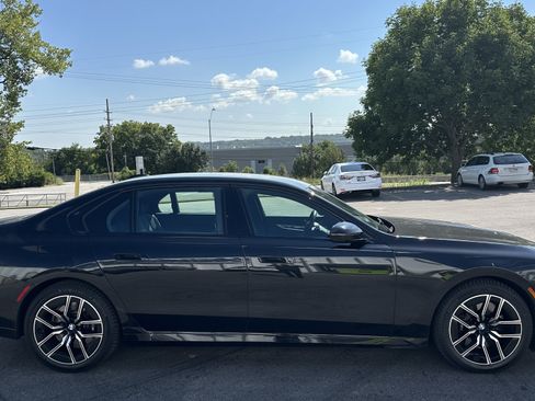 Certified 2024 BMW 740i xDrive w/ Premium Package 2 AWD/4WD image 11
