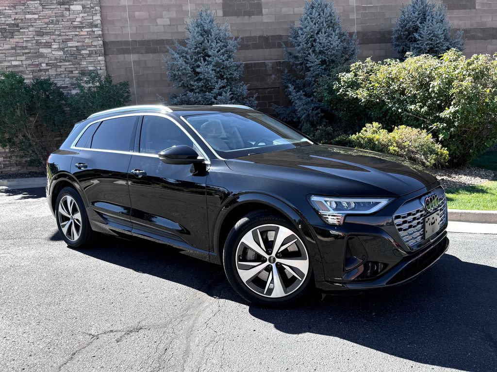 Used 2024 Audi Q8 e-tron Premium AWD/4WD image 2