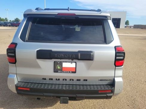 Used 2025 Toyota 4Runner TRD Off-Road Premium AWD/4WD image 7