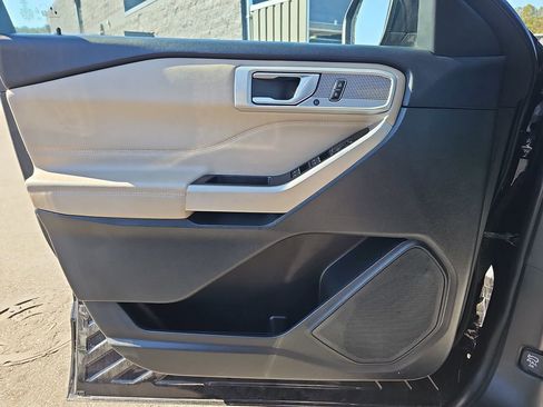 Used 2023 Ford Explorer Limited image 32