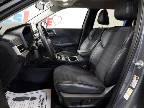 Used 2024 Mitsubishi Outlander FWD image 12