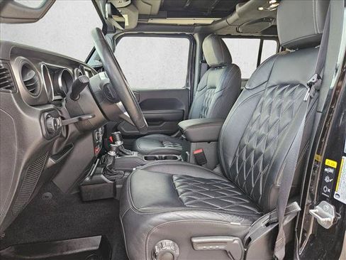 Used 2022 Jeep Wrangler Unlimited Rubicon w/ Cold Weather Group AWD/4WD image 11
