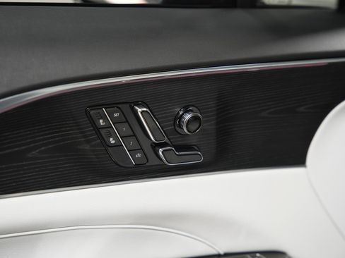 Used 2024 Cadillac Lyriq Luxury AWD/4WD image 27