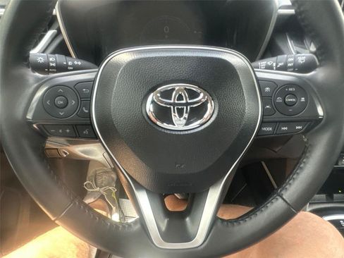 Used 2025 Toyota Corolla Cross XLE FWD image 23