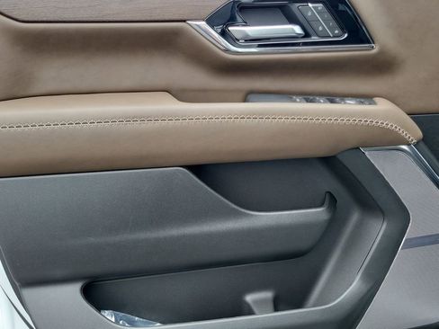 New 2026 GMC Yukon XL Denali Ultimate AWD/4WD image 11