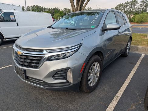 Used 2023 Chevrolet Equinox LT w/ Driver Convenience Package FWD image 3