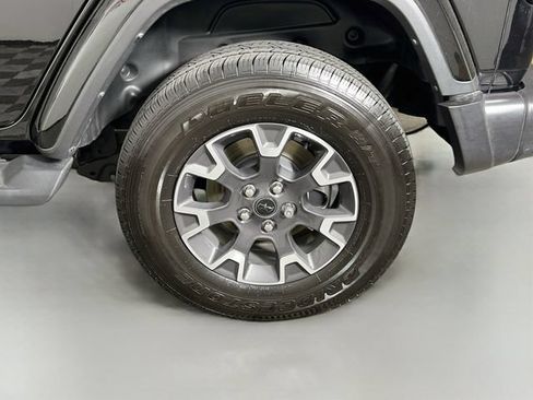 Used 2024 Jeep Wrangler Unlimited Sahara w/ Technology Group AWD/4WD image 36