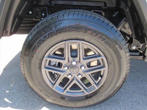 New 2026 Jeep Gladiator Sport AWD/4WD image 8