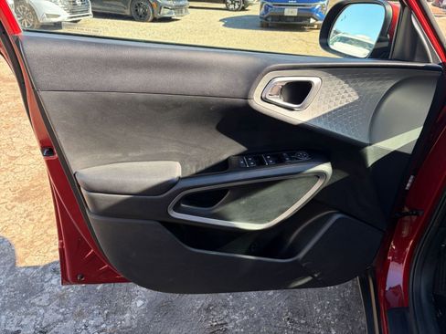 Used 2025 Kia Soul LX w/ LX Technology Package image 18