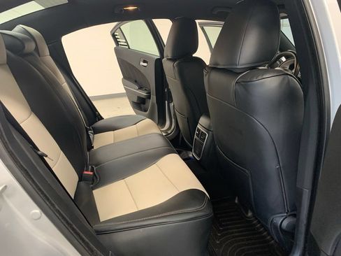 Used 2023 Dodge Charger SXT RWD image 6