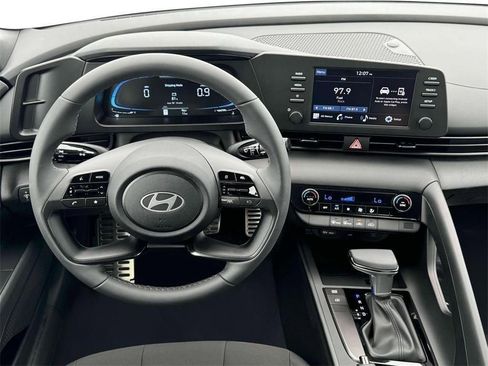 Certified 2025 Hyundai Elantra Sport image 17