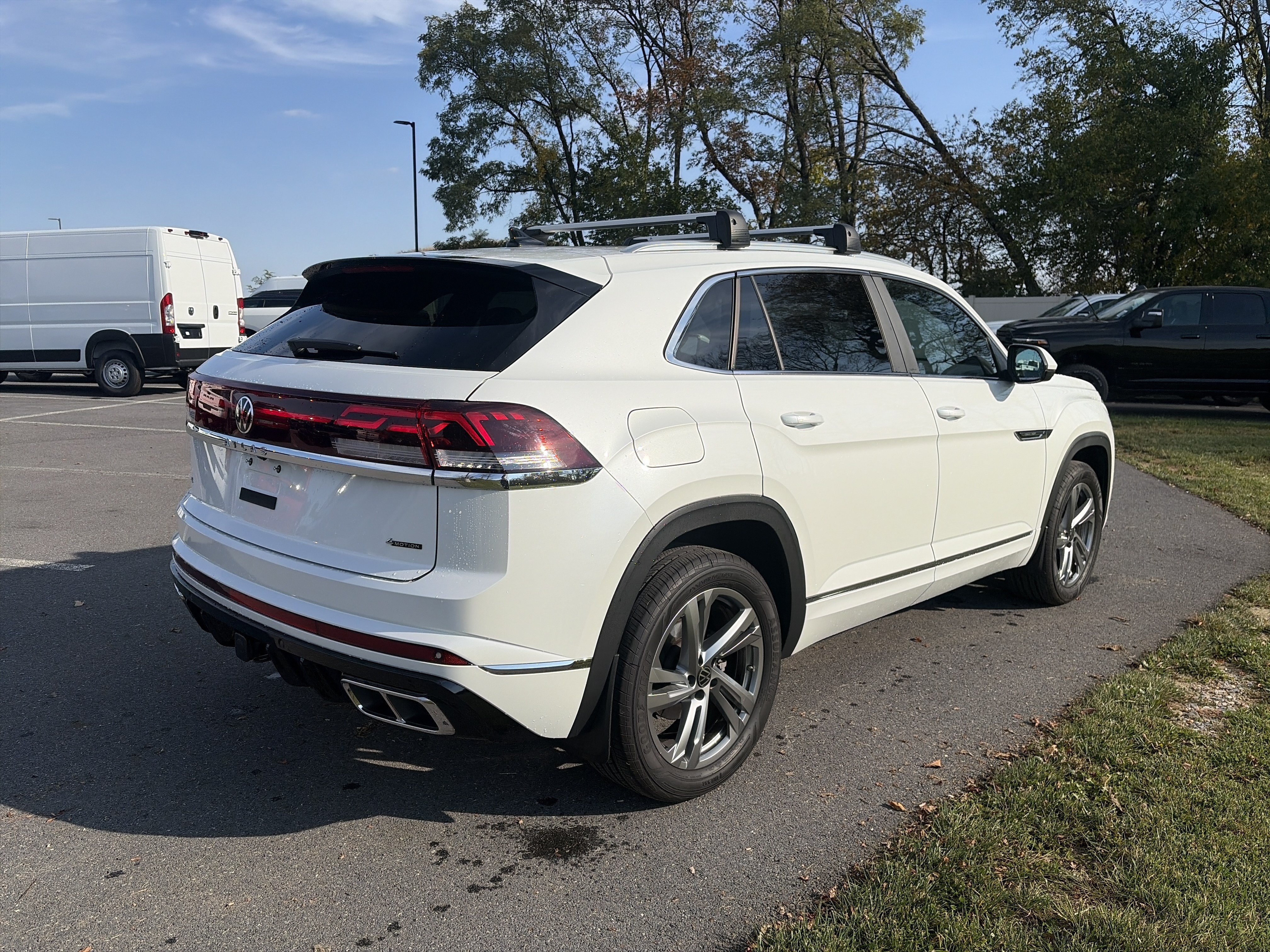 Certified 2024 Volkswagen Atlas Cross Sport SEL R-Line AWD/4WD image 4