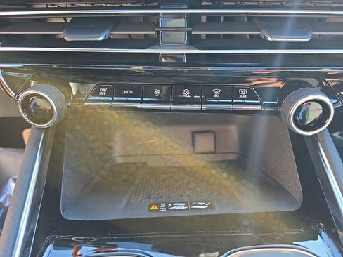 New 2026 Chevrolet Traverse LT w/ Sun and Wheel Package image 23