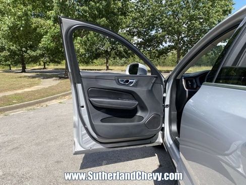 Used 2023 Volvo XC60 T8 Plus image 14