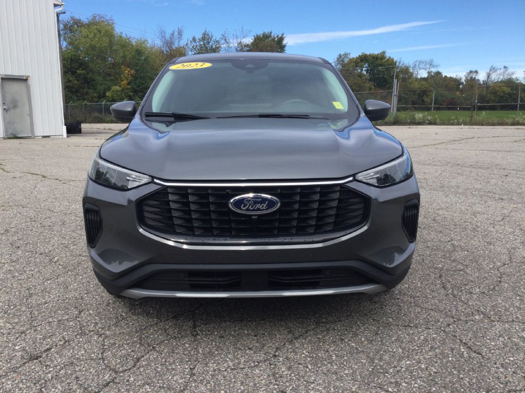 Used 2023 Ford Escape Active w/ Tech Pack #2 AWD/4WD image 2