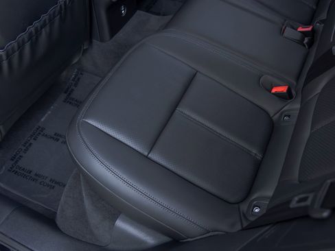 Certified 2023 Porsche Macan Turbo AWD/4WD image 44