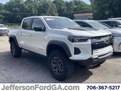 Used 2025 Chevrolet Colorado ZR2 w/ Technology Package AWD/4WD image 1