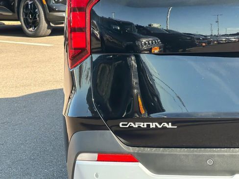 New 2026 Kia Carnival EX image 7