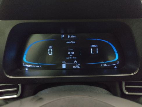 Used 2025 Hyundai Elantra SE FWD image 23