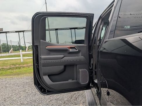 Used 2023 GMC Sierra 1500 Denali w/ Denali Reserve Package AWD/4WD image 12