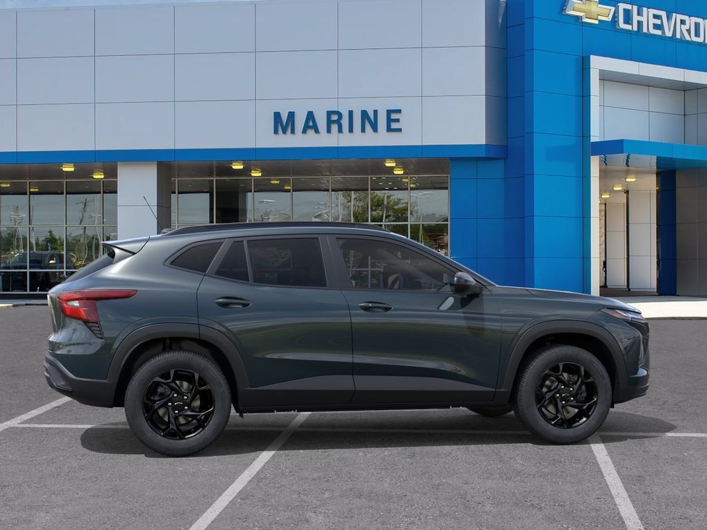 New 2026 Chevrolet Trax LT w/ Midnight Edition FWD image 5