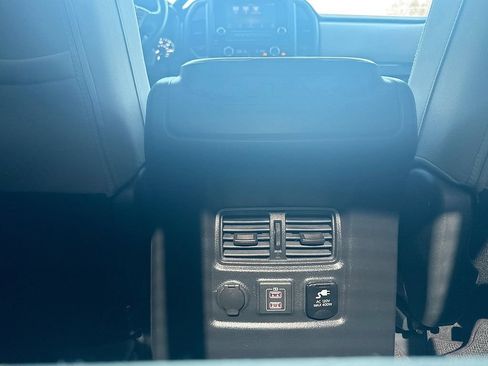 Used 2024 Nissan Titan SV w/ SV Convenience Package RWD image 24
