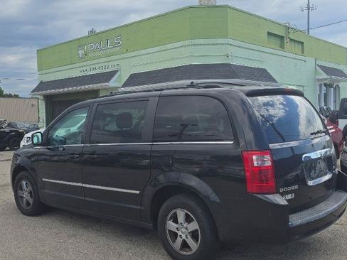 Used 2010 Dodge Grand Caravan SXT FWD image 5