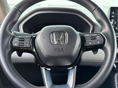 Certified 2024 Honda Pilot Touring image 17