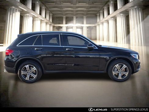 Used 2019 Mercedes-Benz GLC 300 4MATIC image 3