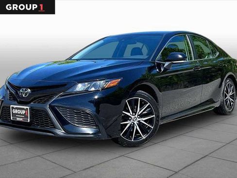 Certified 2024 Toyota Camry SE FWD image 1