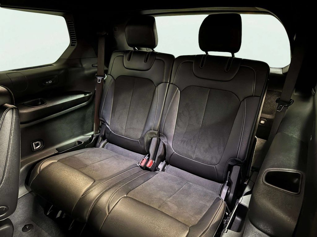 Used 2023 Jeep Grand Cherokee L Laredo AWD/4WD image 24