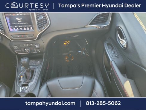 Used 2021 Jeep Cherokee Trailhawk w/ Comfort/Convenience Group image 18