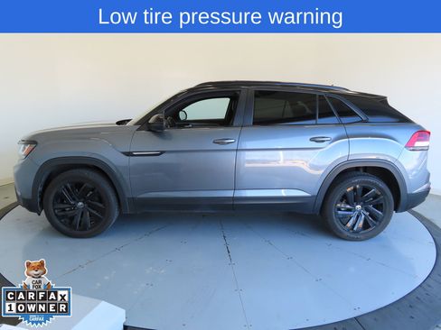 Used 2020 Volkswagen Atlas Cross Sport SE w/ Towing Package image 8