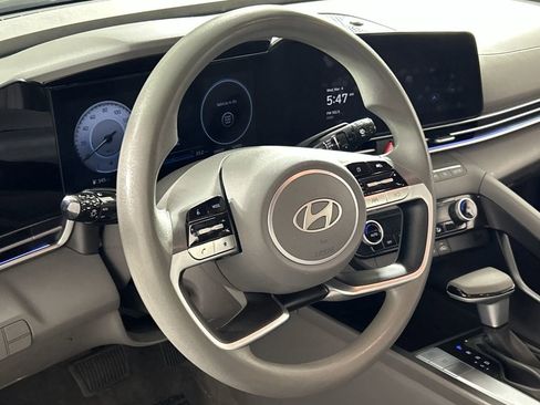 Used 2024 Hyundai Elantra SEL image 14