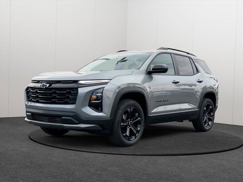 New 2026 Chevrolet Equinox LT w/ Midnight Edition FWD image 3