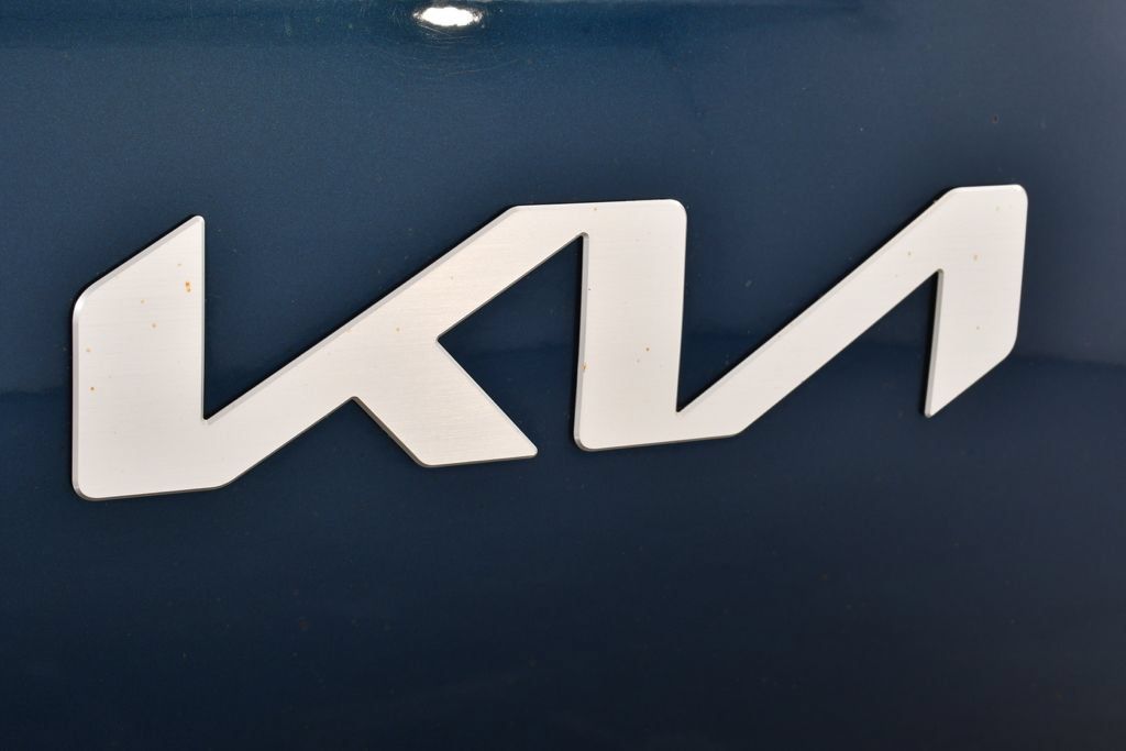 Used 2022 Kia Niro EX Premium FWD image 21