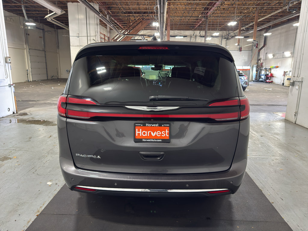 Used 2023 Chrysler Pacifica Touring-L FWD image 6