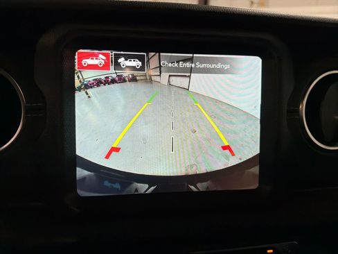 Used 2022 Jeep Wrangler Unlimited Sahara w/ Cold Weather Group image 15