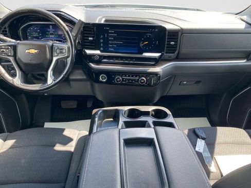 Used 2022 Chevrolet Silverado 1500 LT AWD/4WD image 16
