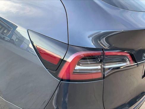 Used 2022 Tesla Model Y Long Range image 28