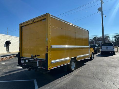 Used 2019 GMC Savana 3500 Extended w/ Driver Convenience Package image 7