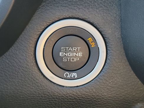Used 2023 RAM 1500 Laramie AWD/4WD image 33