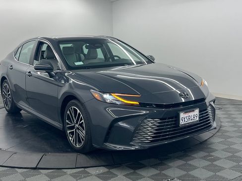 Used 2026 Toyota Camry XLE FWD image 3