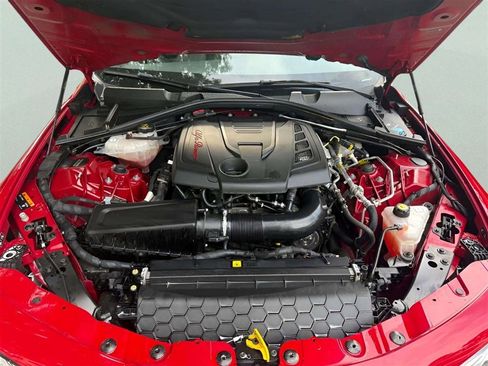 Used 2019 Alfa Romeo Giulia AWD image 19