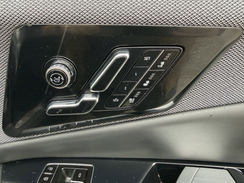 Used 2025 Cadillac Optiq Luxury 2 w/ LPO, Floor Liner Package AWD/4WD image 19